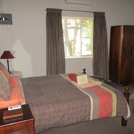 Van Rhyn Guest House Vanrhynsdorp エクステリア 写真