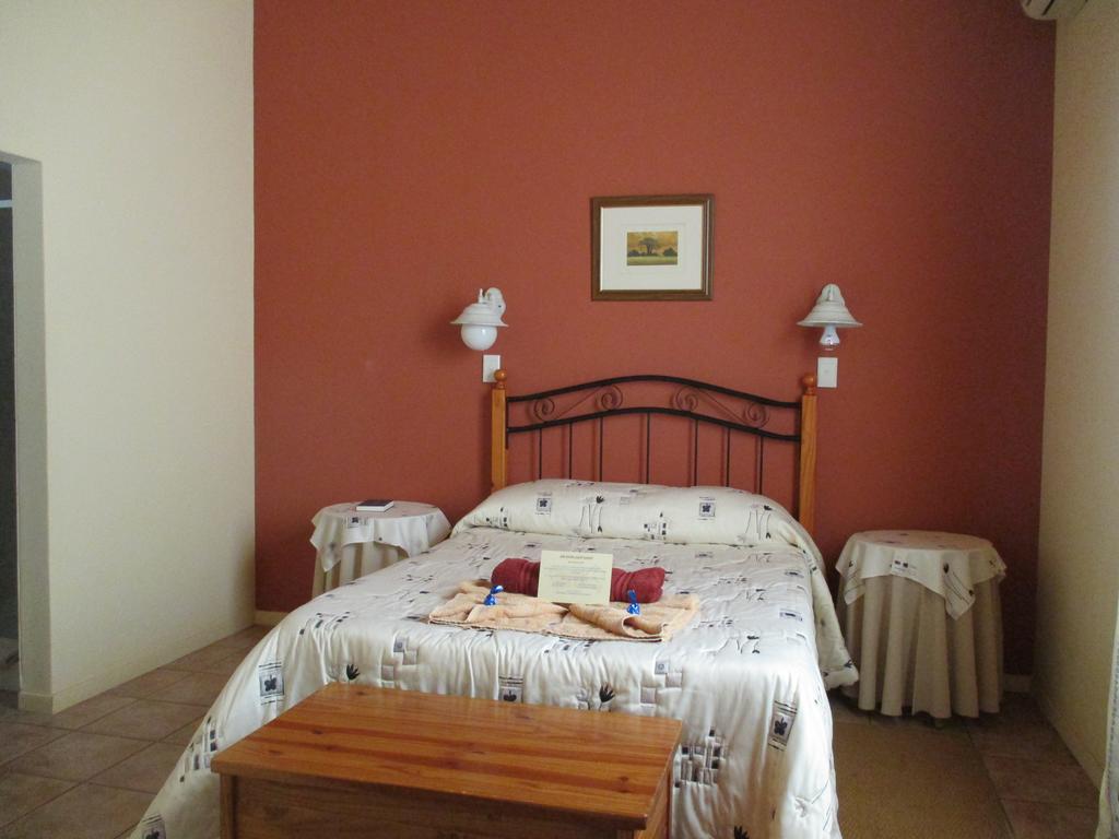 Van Rhyn Guest House Vanrhynsdorp エクステリア 写真