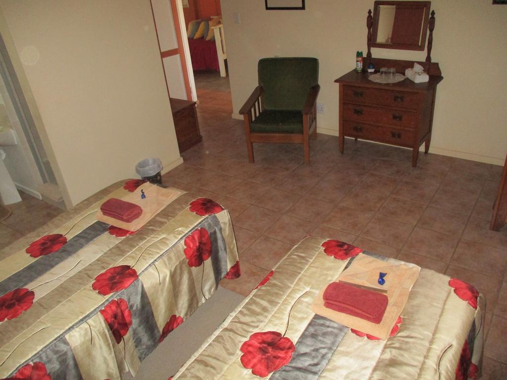 Van Rhyn Guest House Vanrhynsdorp エクステリア 写真