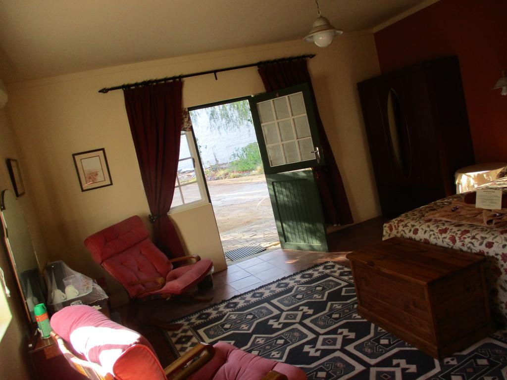 Van Rhyn Guest House Vanrhynsdorp エクステリア 写真