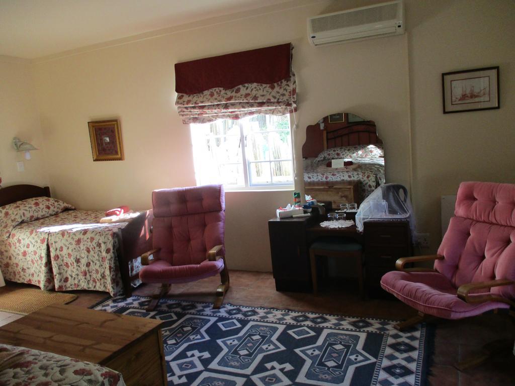 Van Rhyn Guest House Vanrhynsdorp エクステリア 写真