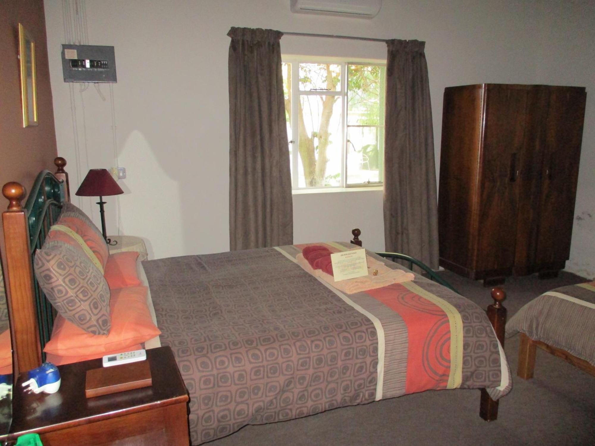 Van Rhyn Guest House Vanrhynsdorp エクステリア 写真