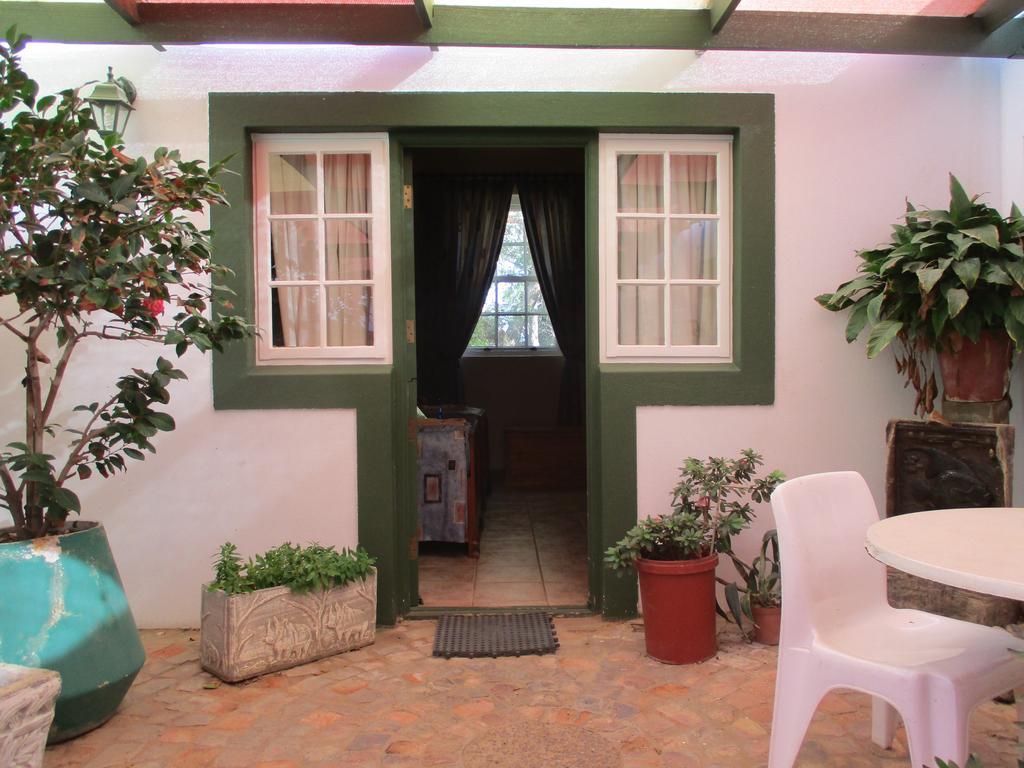 Van Rhyn Guest House Vanrhynsdorp エクステリア 写真