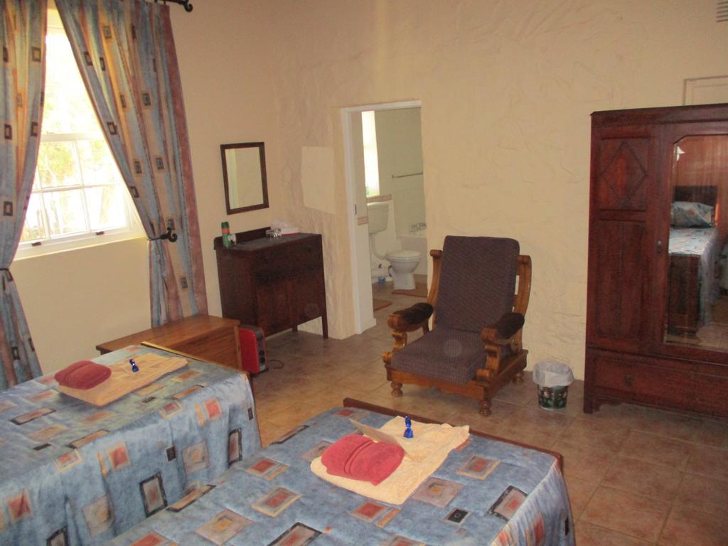 Van Rhyn Guest House Vanrhynsdorp エクステリア 写真