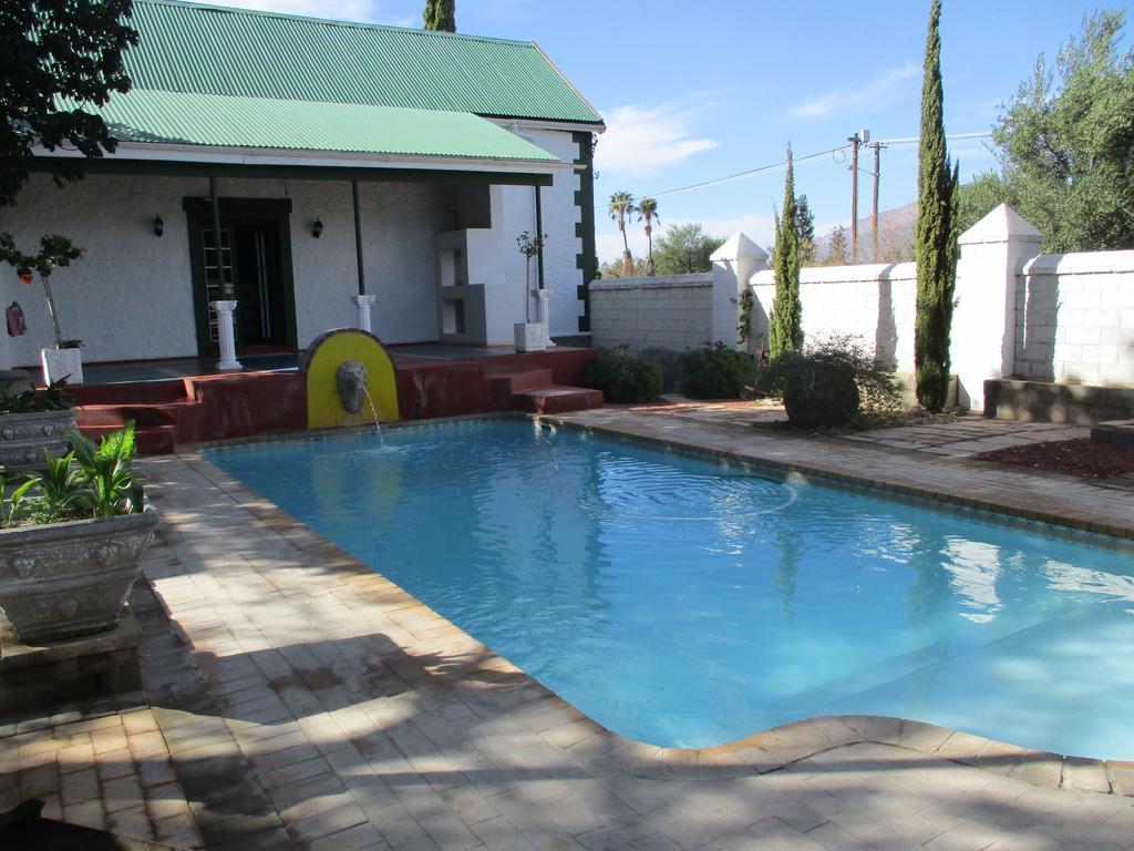 Van Rhyn Guest House Vanrhynsdorp エクステリア 写真