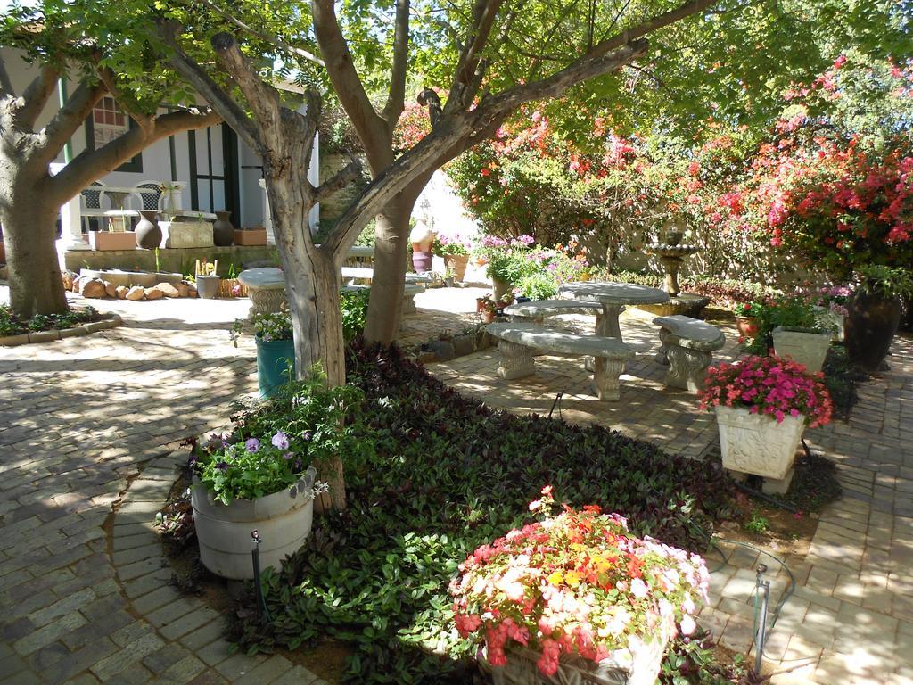 Van Rhyn Guest House Vanrhynsdorp エクステリア 写真