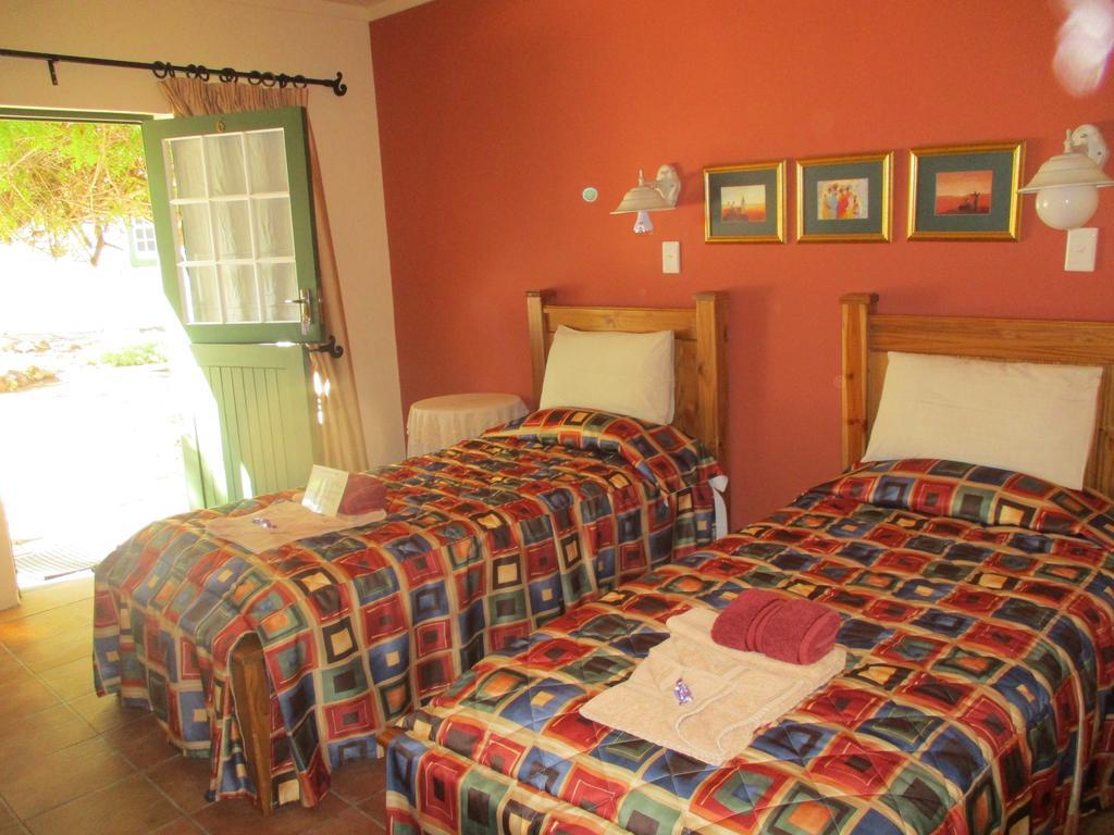 Van Rhyn Guest House Vanrhynsdorp エクステリア 写真