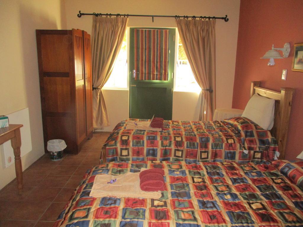 Van Rhyn Guest House Vanrhynsdorp エクステリア 写真